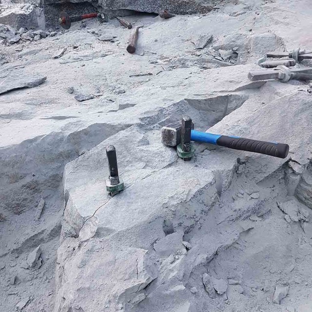 Deling av stein med fjellkiler fra Riktighandel.no