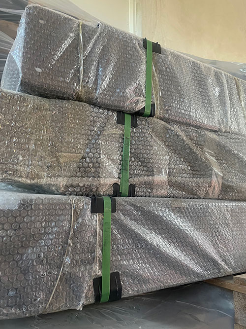 Pakker stroppet med PET-bånd